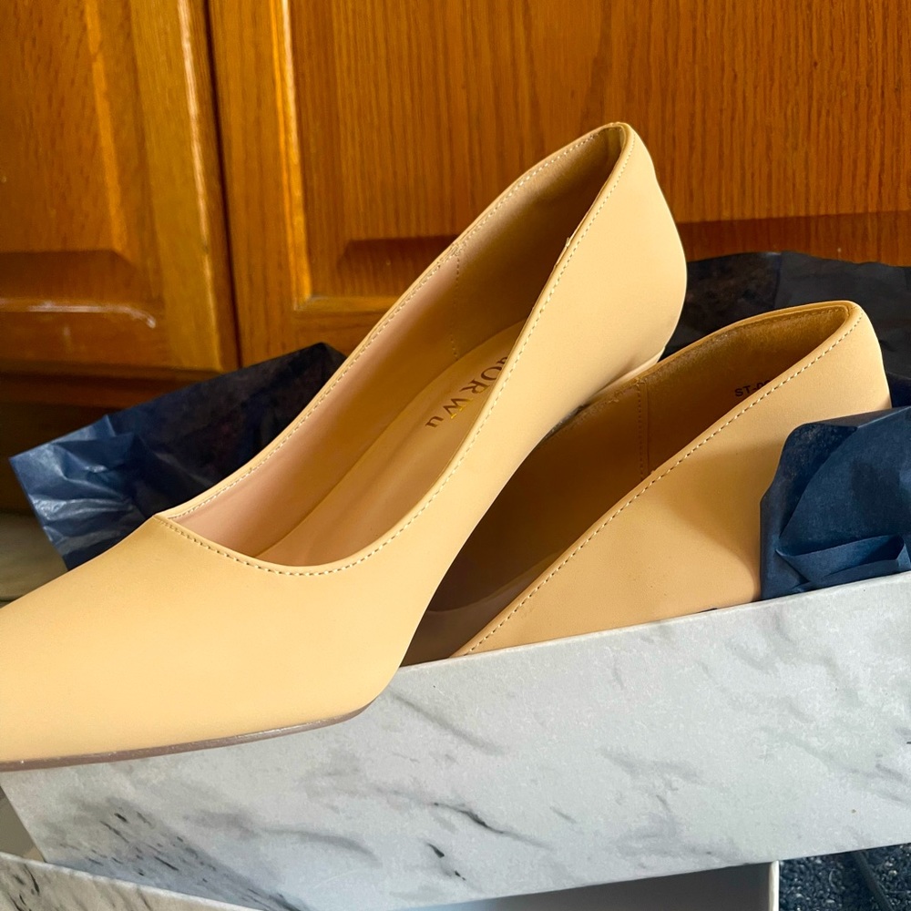I cannot get enough of these tan sexy heels!